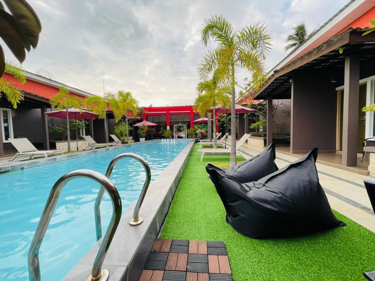 Villa Abadi Resort Pantai Cenang  Exterior photo