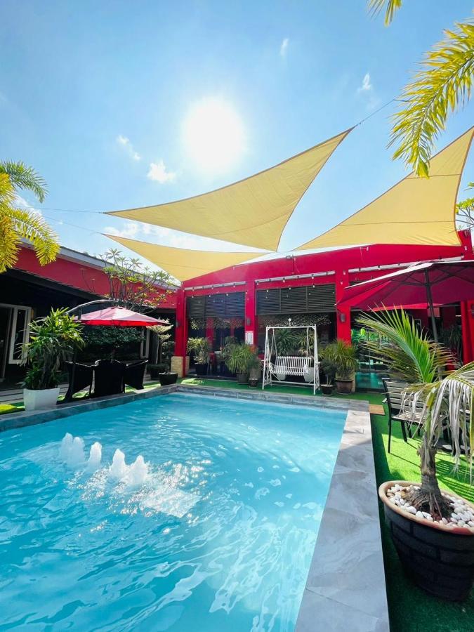 Villa Abadi Resort Pantai Cenang  Exterior photo