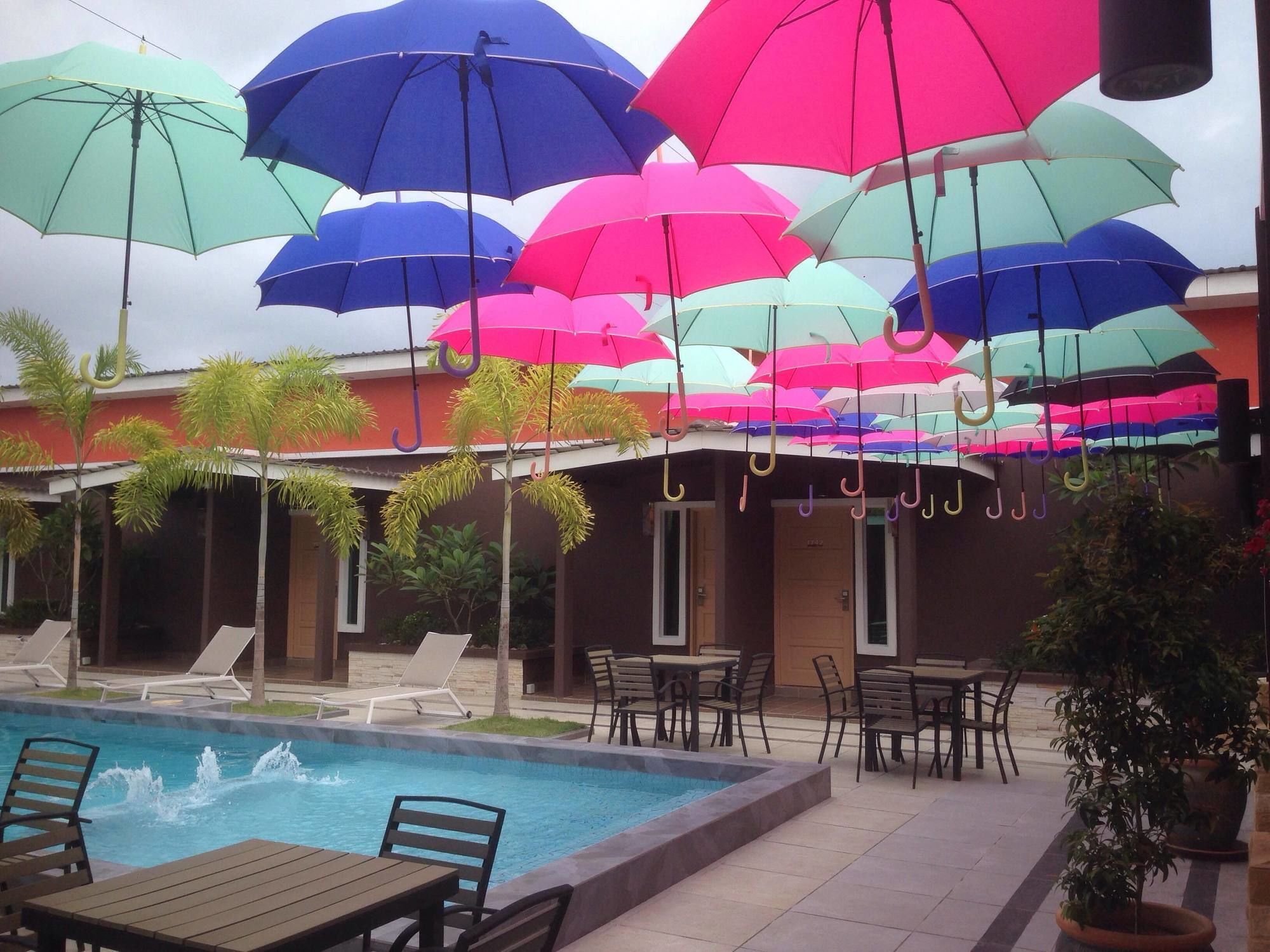 Villa Abadi Resort Pantai Cenang  Exterior photo